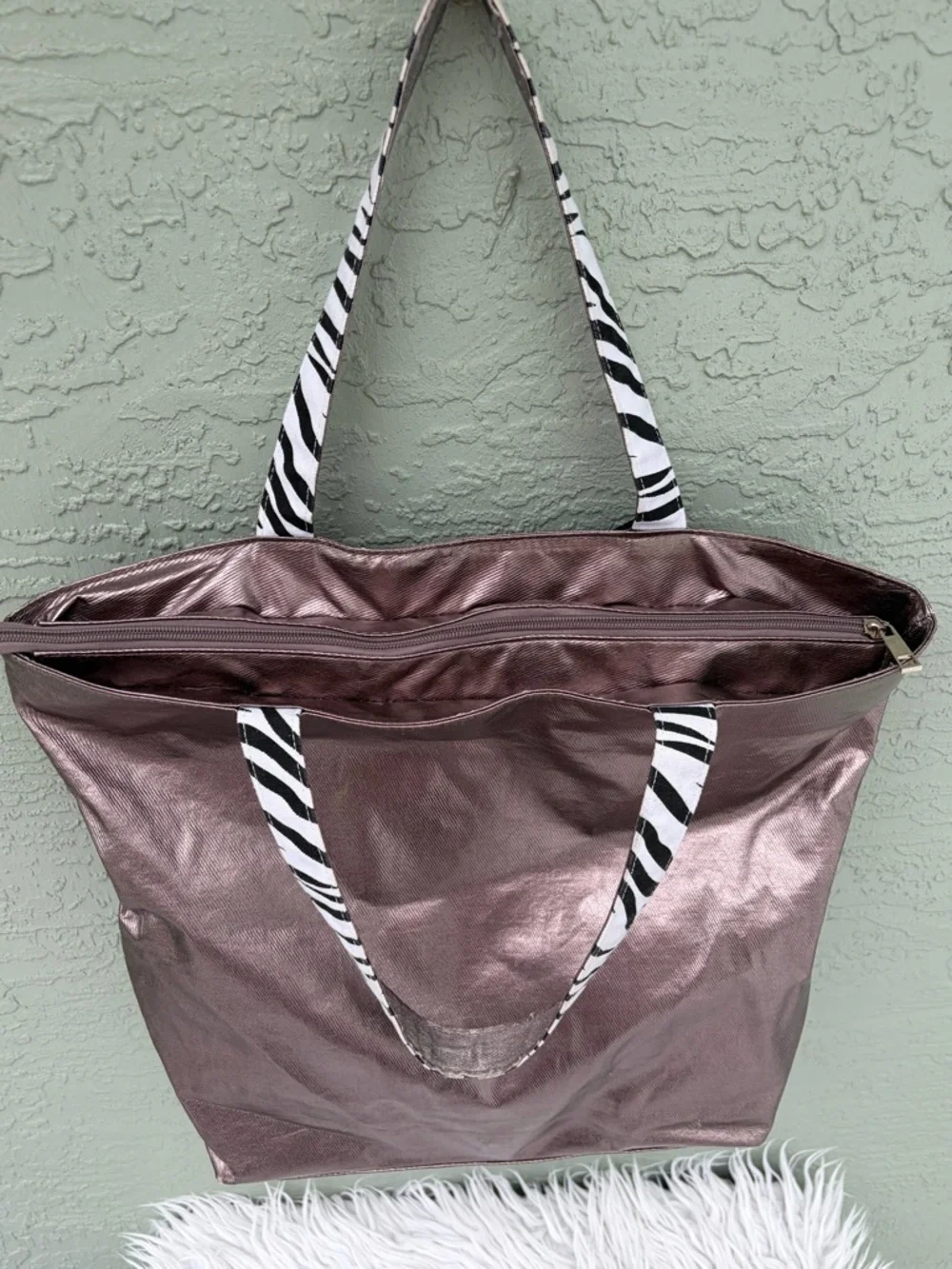 Braciano Skull Tote Shoulder Bag Womens Large Metallic Silver Sequin Bow